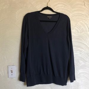 Banana Republic navy cotton v neck sweater size l